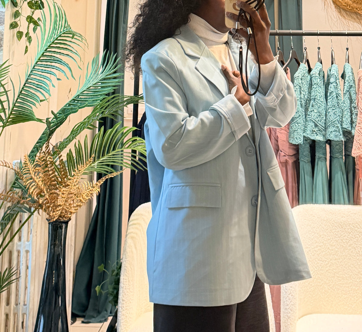 Blazer bleu ciel ample à fines rayures blanches – Beautiful Shop