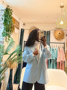 Blazer bleu ciel ample à fines rayures blanches – Beautiful Shop