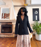 blazer noir femme, veste noire cintrée, blazer élégant, veste tailleur femme, veste noire recyclée, blazer écoresponsable, veste bureau femme, look chic blazer