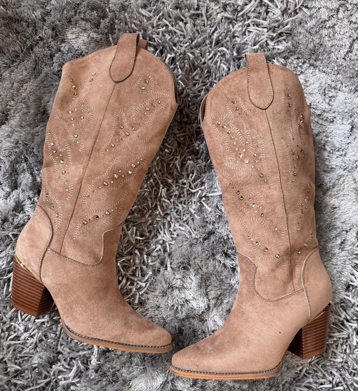 Bottes western beiges à clous dorés – Beautiful Shop