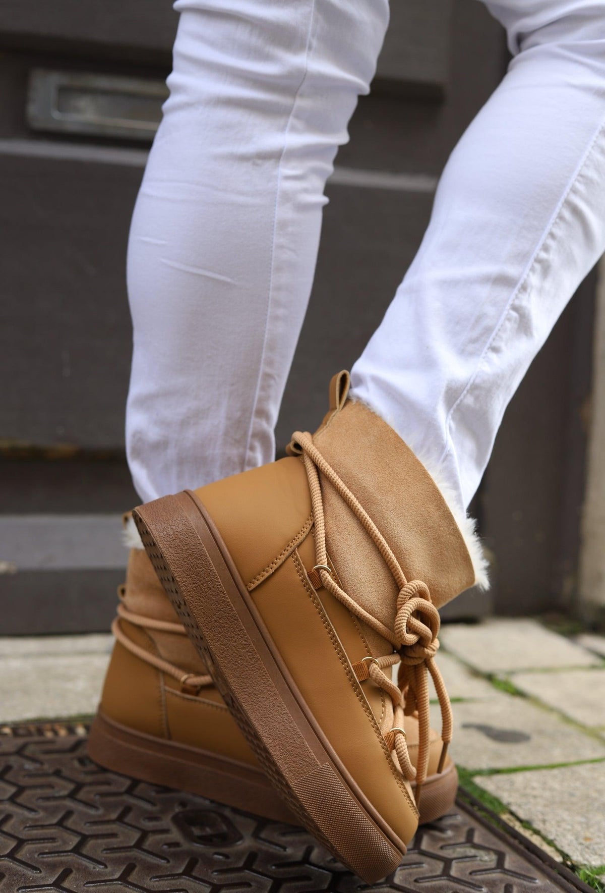 Bottines montantes camel à doublure synthétique – Beautiful Shop