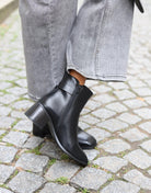Bottines noires à talon bloc et boucle – Beautiful Shop
