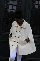 cape femme hiver, veste cape beige, manteau original femme, veste élégante taille unique, manteau tendance 2025, veste oversize chic