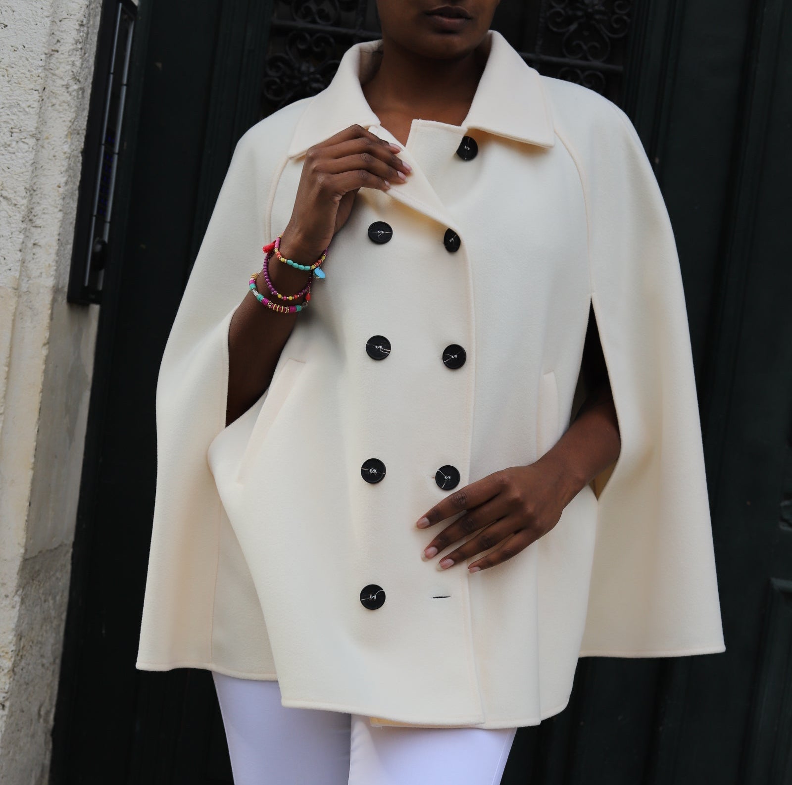 cape femme hiver, veste cape beige, manteau original femme, veste élégante taille unique, manteau tendance 2025, veste oversize chic