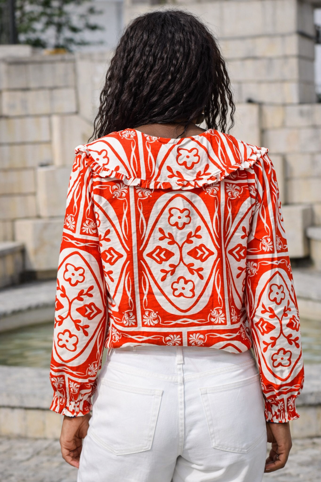 Chemise Anike rouge à imprimé graphique – Beautiful Shop