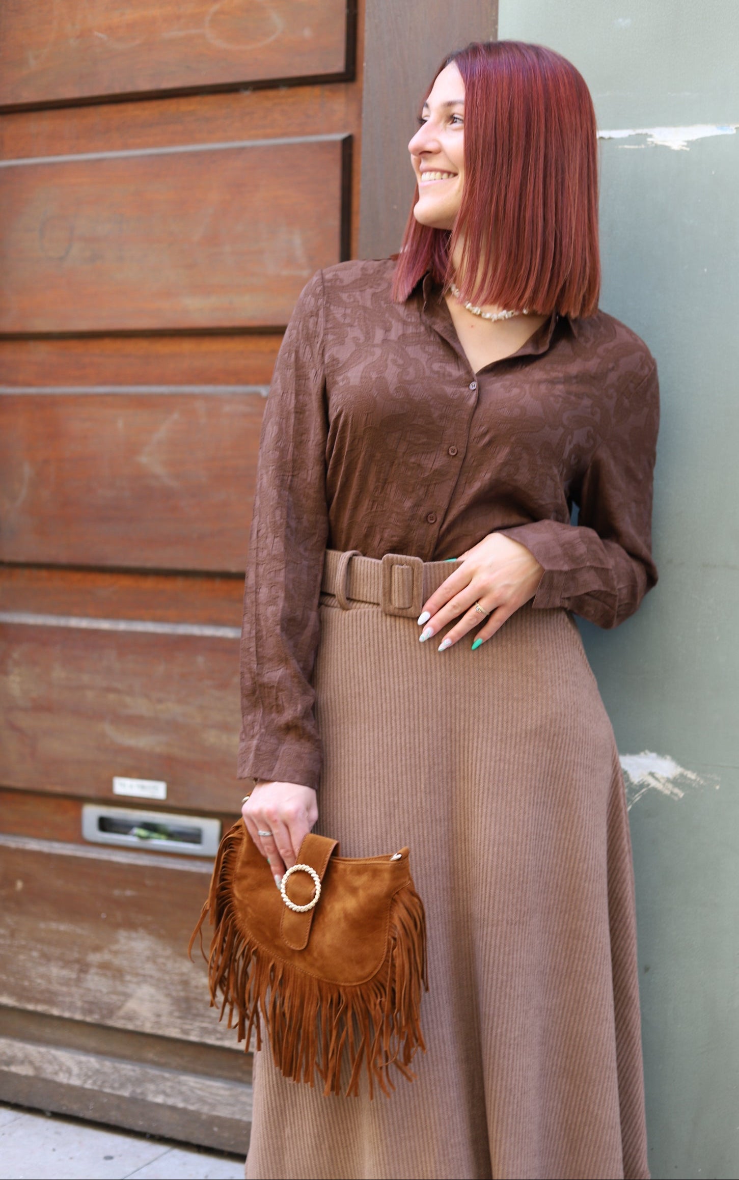 Chemise chocolat fluide à motif ton sur ton – Beautiful Shop