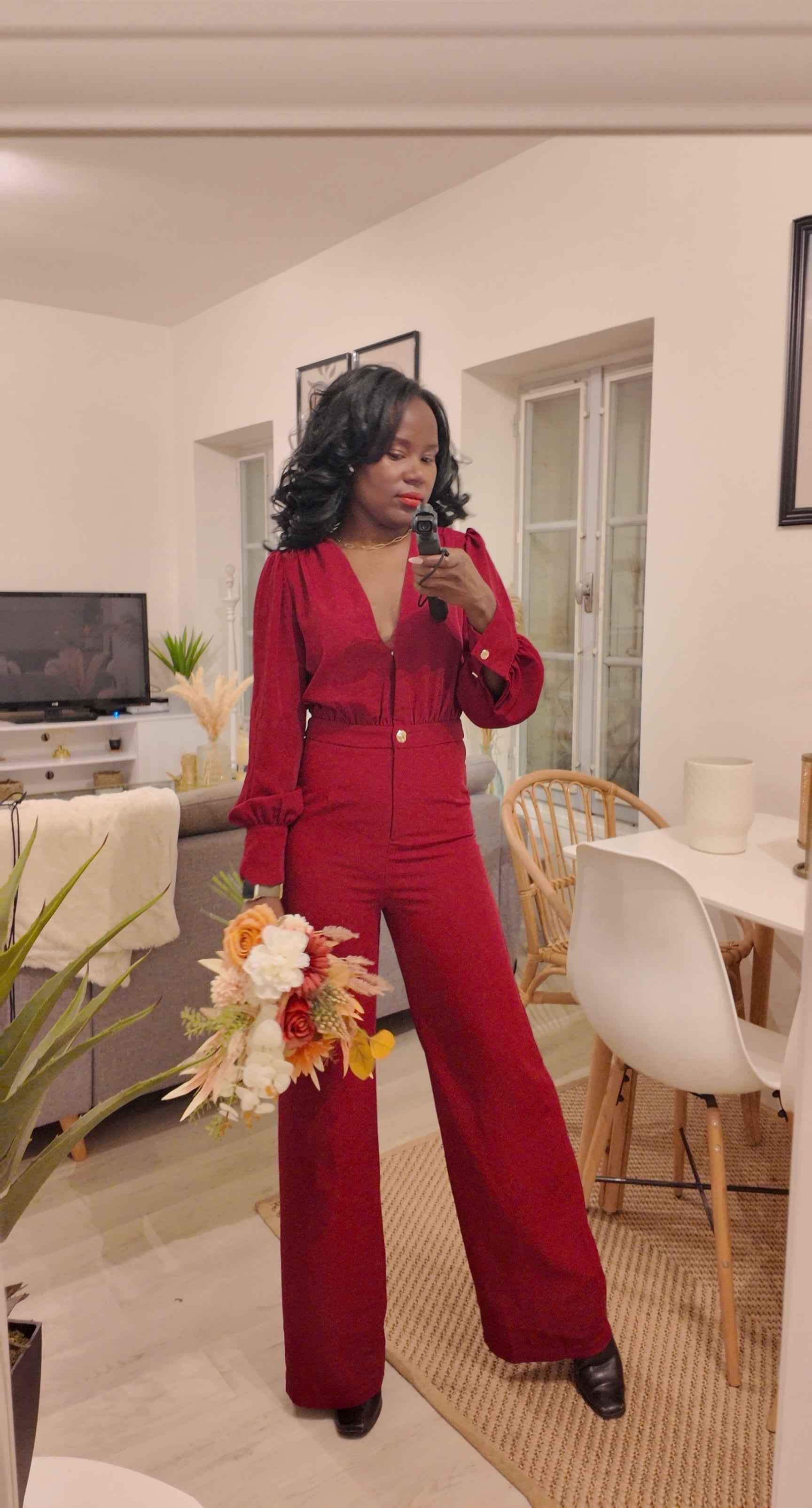 Combinaison bordeaux à col V et pantalon large – Beautiful Shop