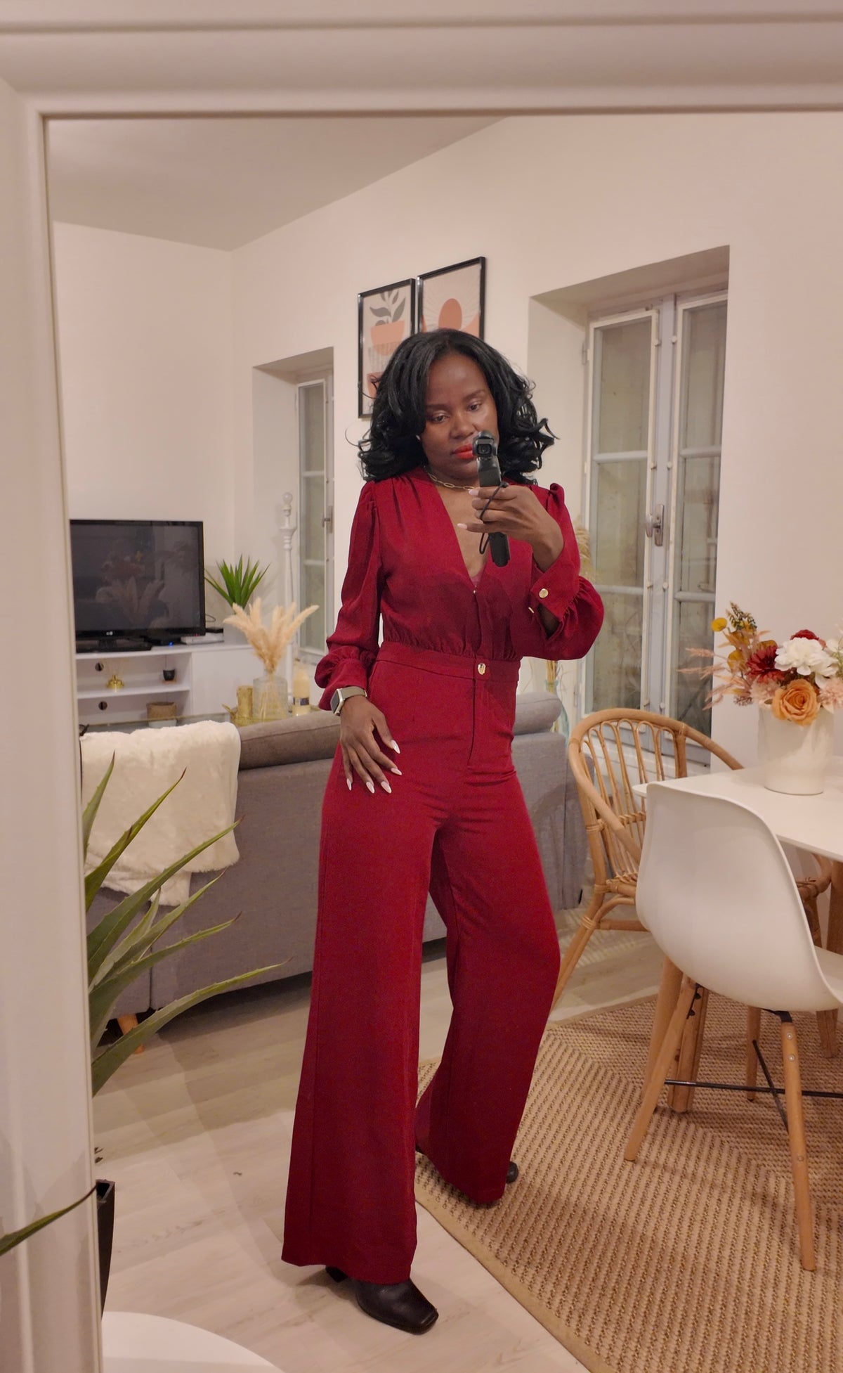 Combinaison bordeaux à col V et pantalon large – Beautiful Shop