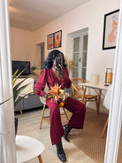 Combinaison bordeaux à col V et pantalon large – Beautiful Shop