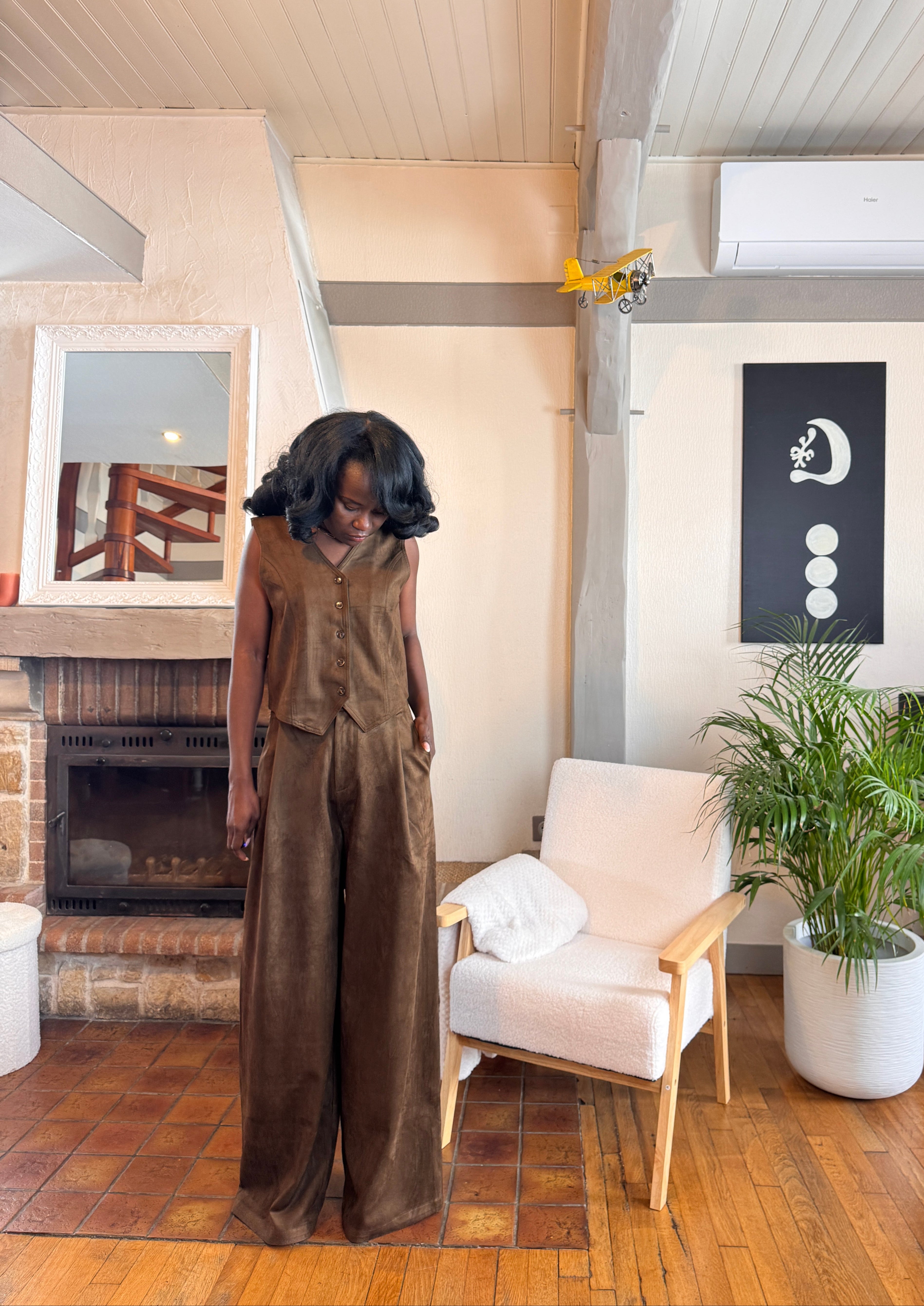 ensemble gilet pantalon femme, ensemble tailleur femme kaki, look sans manches chic, gilet boutonné coton, pantalon large taille haute femme