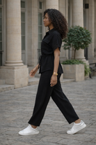 ensemble noir femme chemisier manches dentelle et pantalon fluide