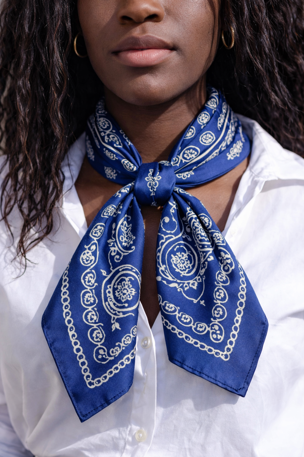 foulard bleu imprimé