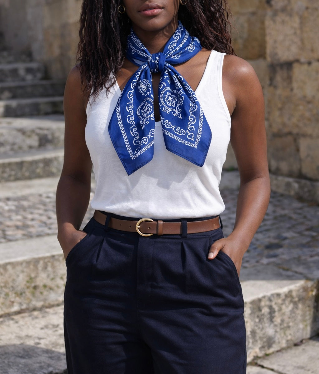 foulard bleu imprimé