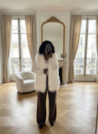 gilet fausse fourrure blanc femme, gilet sans manches hiver, veste fourrure femme chic, gilet blanc fourré, gilet hiver femme tendance, gilet cosy fausse fourrure