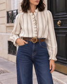 Jean droit Céleste avec ceinture cœur – bleu et Chemisier Inès à rayures bleu marine – écru – Beautiful Shop