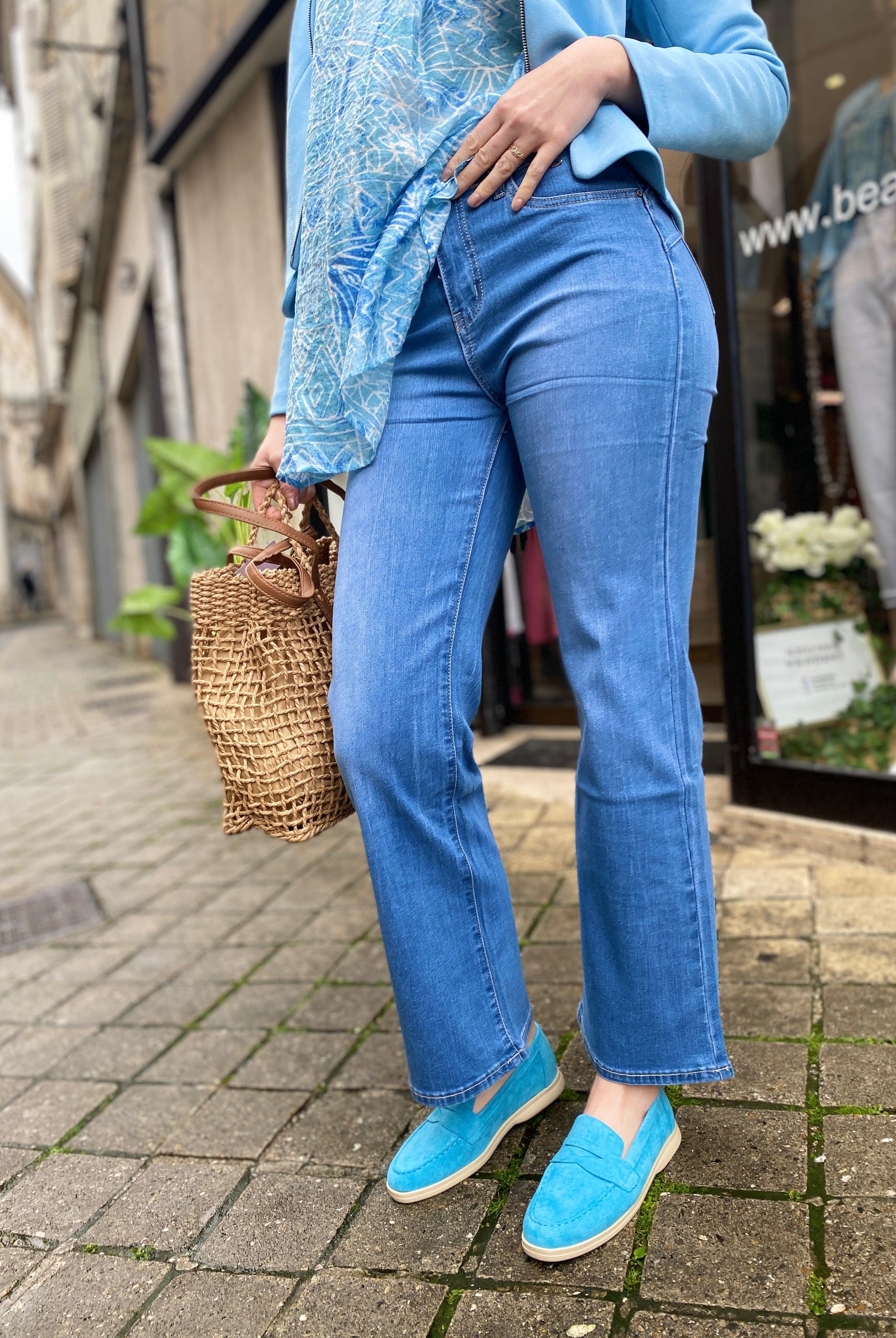 Jeans bleu taille haute - Coupe droite et confort optimal - beautifulshop