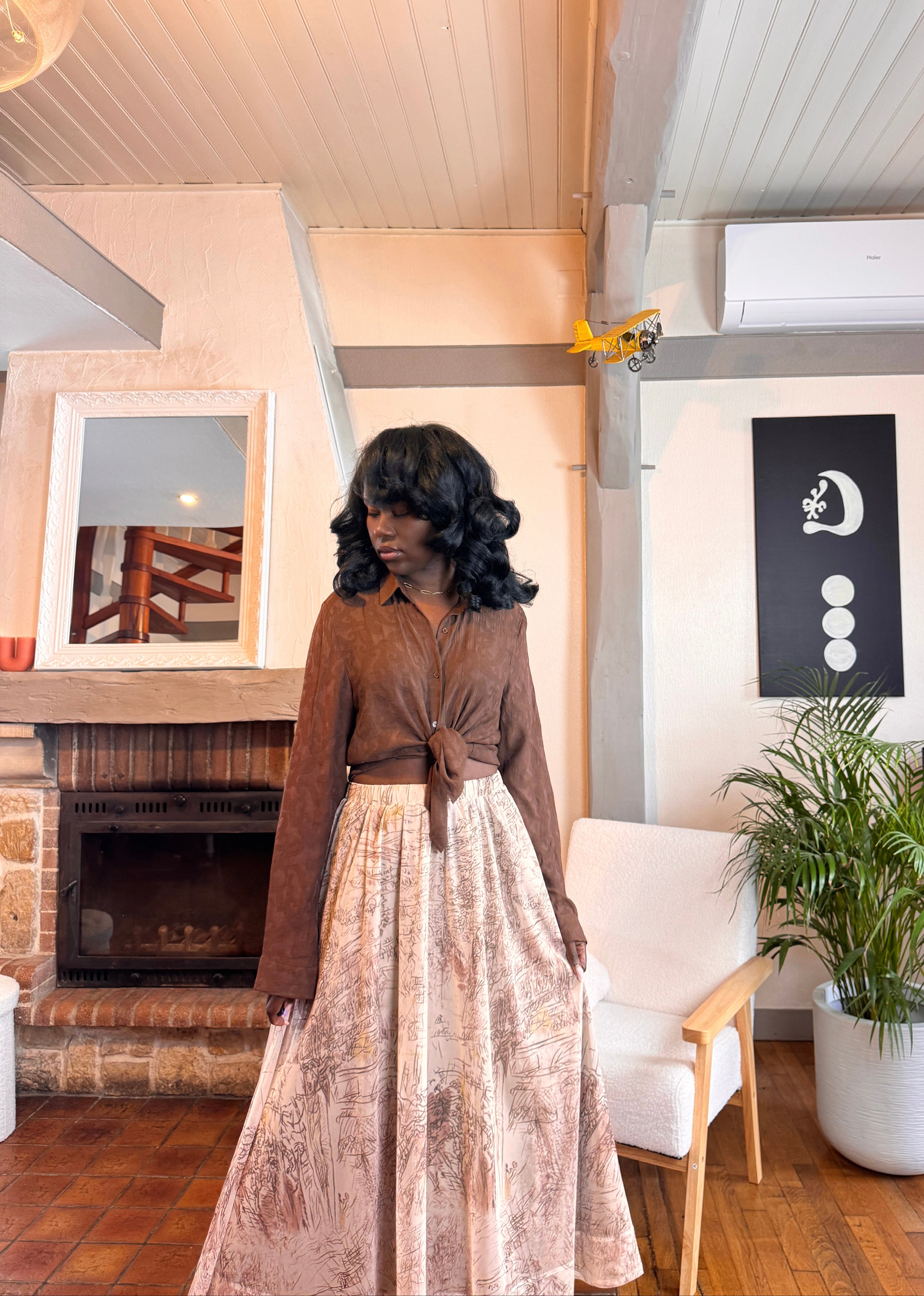 jupe mi-longue femme, jupe imprimée artistique, jupe fluide taille élastique, jupe bohème chic, jupe évasée polyester recyclé, jupe élégante automne hiver