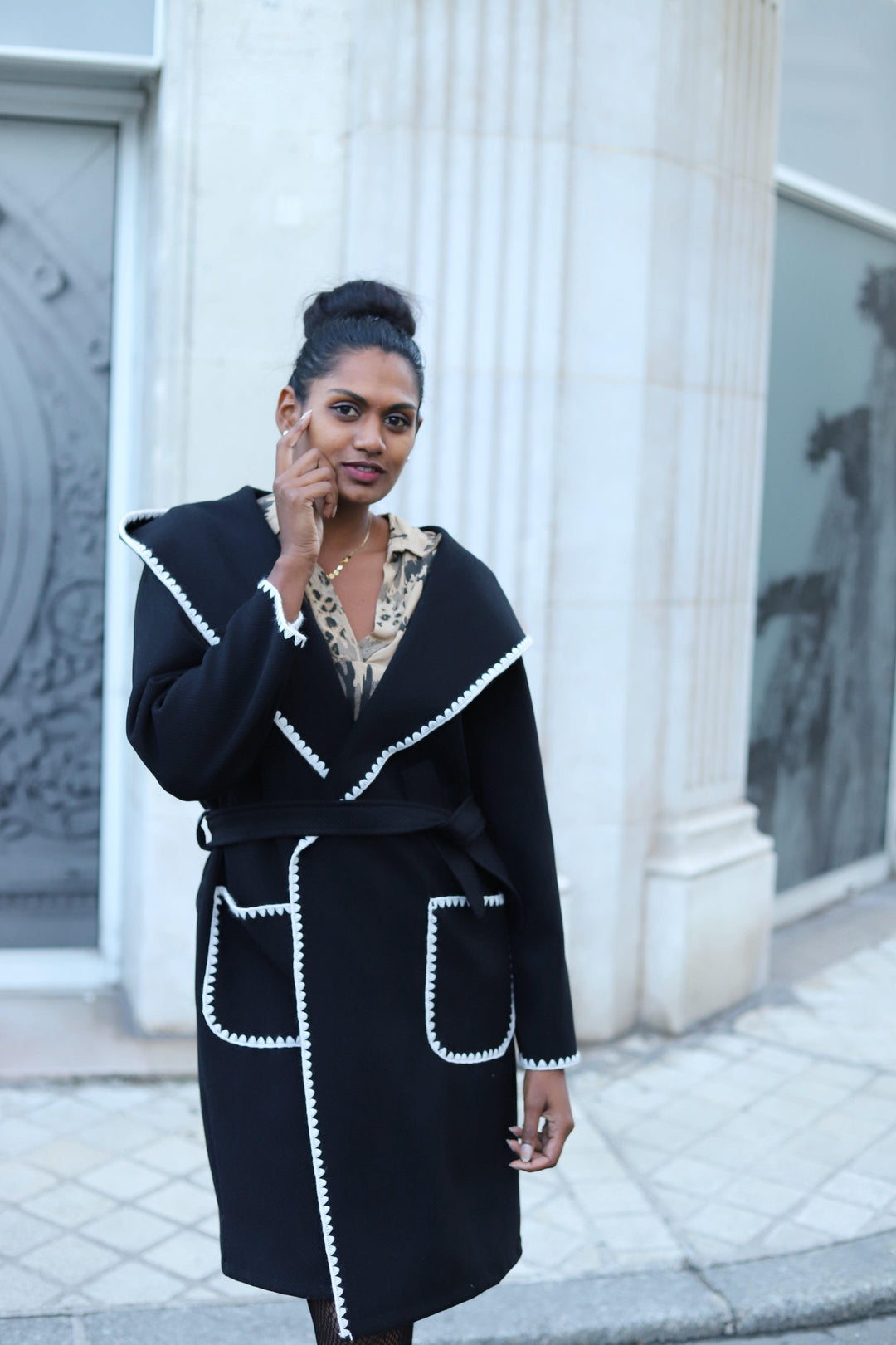 Manteau Noir avec Détails de Liseré - beautifulshop