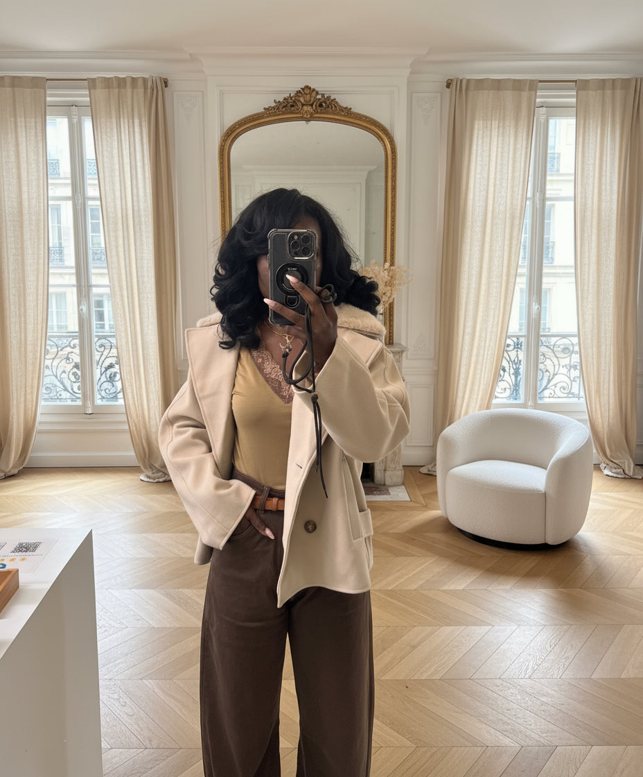 manteau court femme hiver, manteau col fausse fourrure beige, manteau élégant coupe droite, manteau chic automne hiver, veste femme double boutonnage