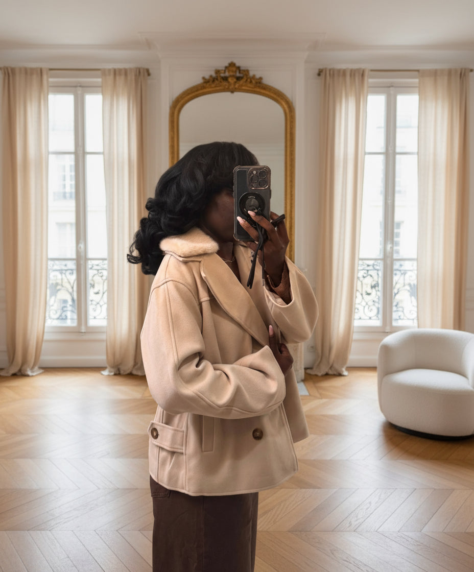 manteau court femme hiver, manteau col fausse fourrure beige, manteau élégant coupe droite, manteau chic automne hiver, veste femme double boutonnage