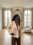 manteau court femme hiver, manteau col fausse fourrure beige, manteau élégant coupe droite, manteau chic automne hiver, veste femme double boutonnage