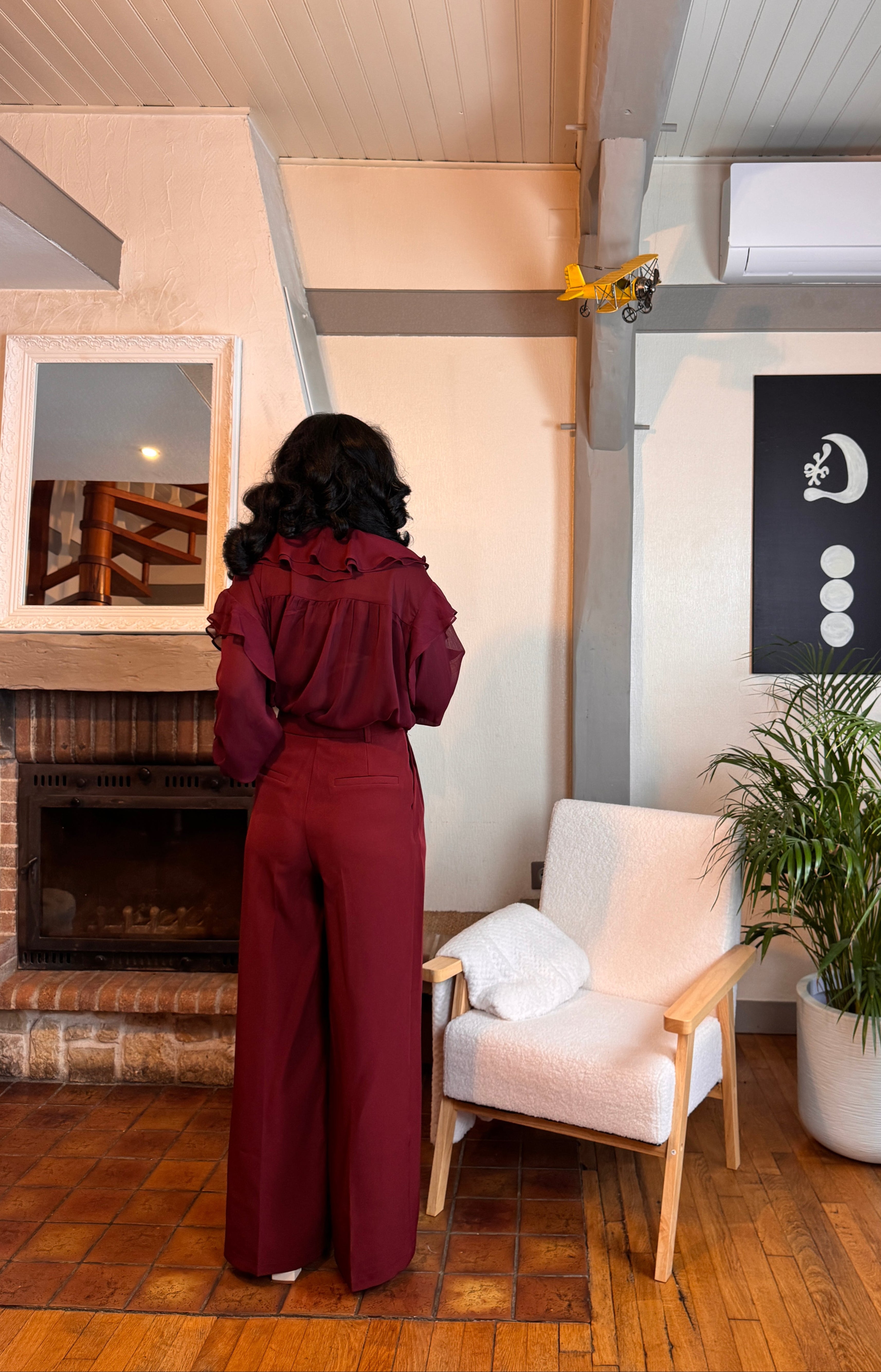 pantalon fluide femme, pantalon rouge bordeaux, pantalon large taille haute, pantalon palazzo élégant, pantalon automne hiver, pantalon chic confortable