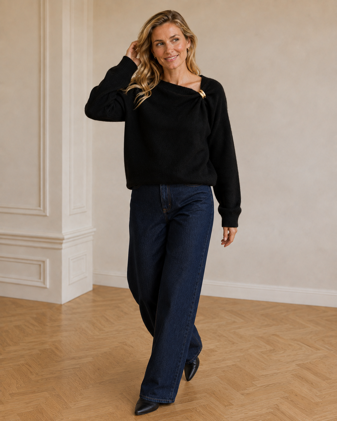 Pull Céleste noir à bijou doré – Beautiful Shop
