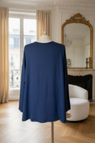 pull dentelle femme, pull col V chic, haut fluide grande taille, pull bleu marine élégant, haut avec col dentelle, pull manches longues viscose