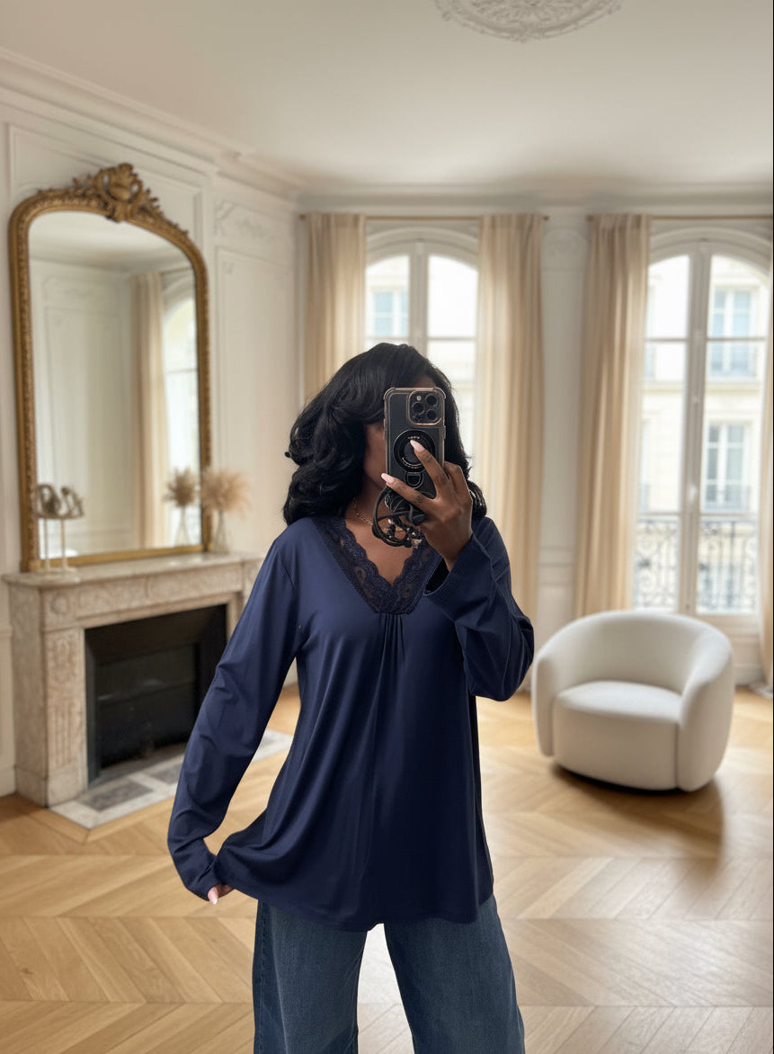 pull dentelle femme, pull col V chic, haut fluide grande taille, pull bleu marine élégant, haut avec col dentelle, pull manches longues viscose