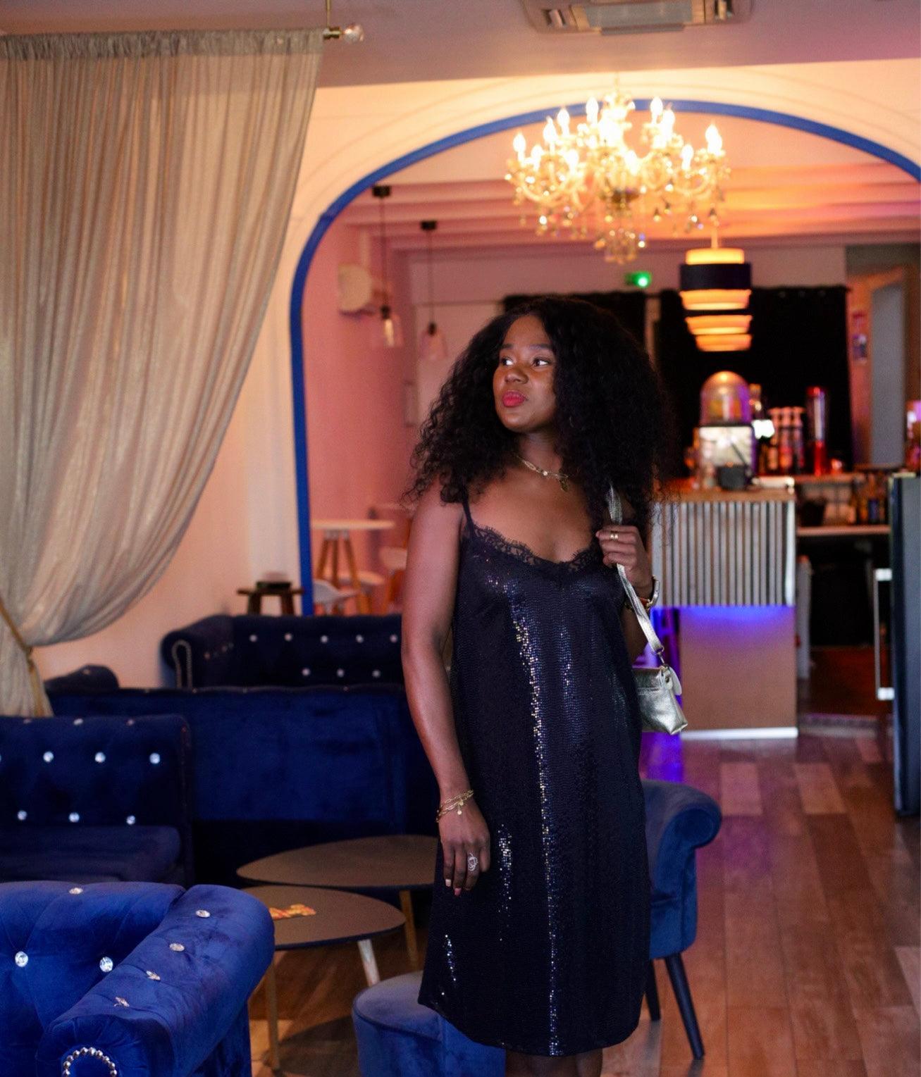 Robe à Sequins avec Col en Dentelle et Bretelles Réglables - beautifulshop