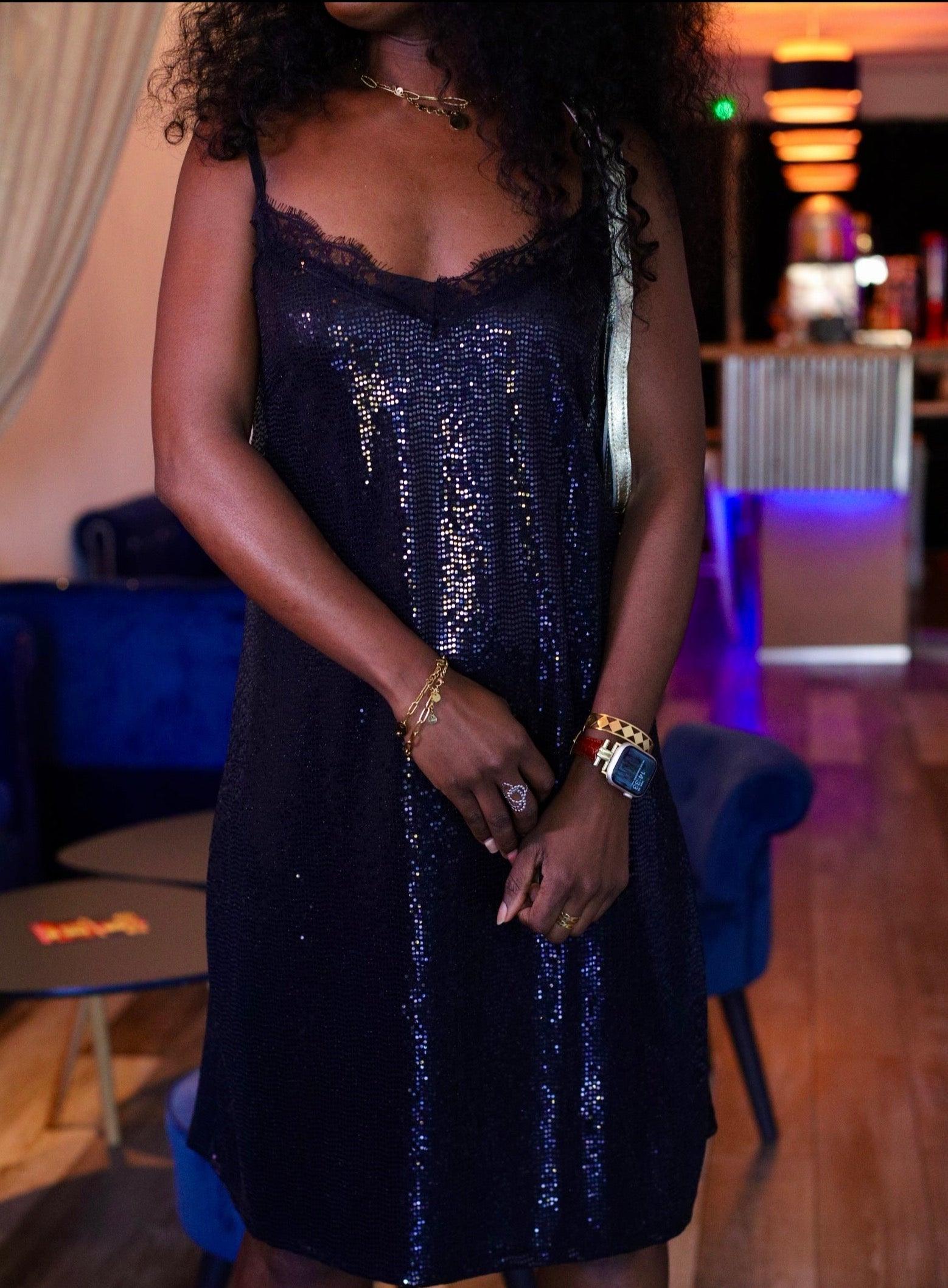 Robe à Sequins avec Col en Dentelle et Bretelles Réglables - beautifulshop