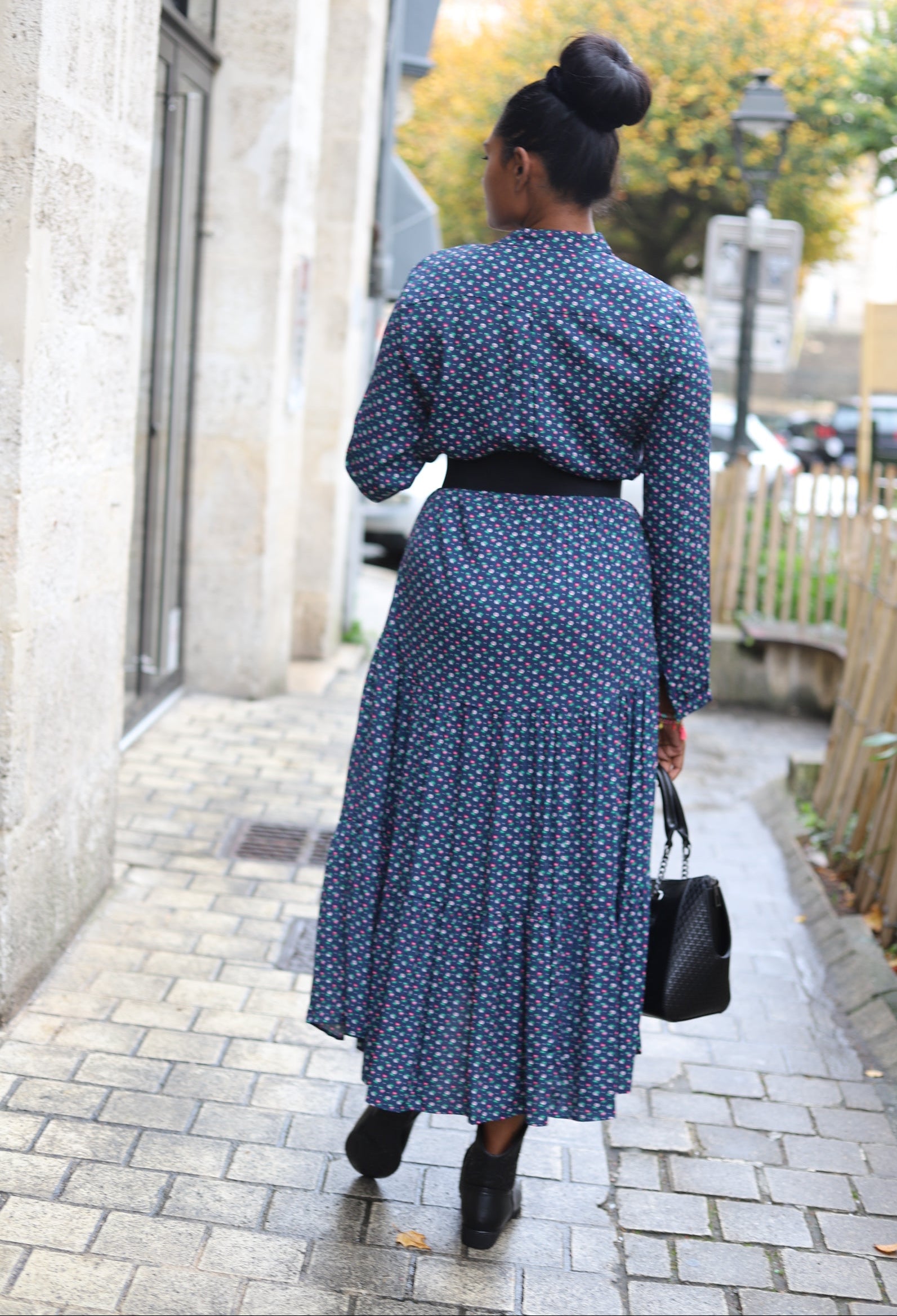 Robe chemise longue bleue à imprimé fleuri – Beautiful Shop