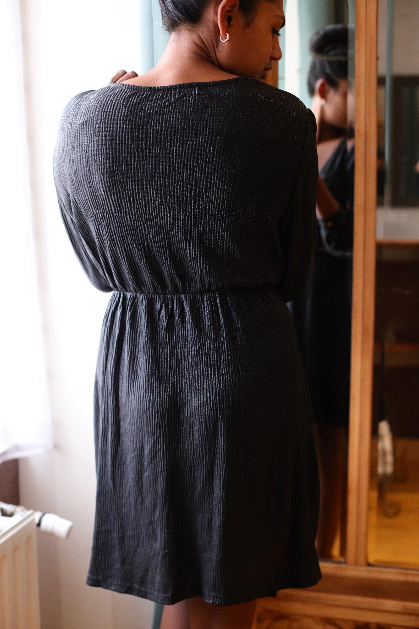 Robe courte noire à manches longues – Beautiful Shop