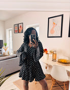 Robe courte noire à pois blancs et ceinture – Beautiful Shop