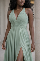 robe de soirée longue vert sauge fluide avec fente haute