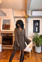 robe fluide chocolat, robe courte manches longues, robe bohème chic automne, robe ceinturée femme, robe tendance automne hiver