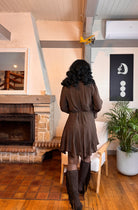 robe fluide chocolat, robe courte manches longues, robe bohème chic automne, robe ceinturée femme, robe tendance automne hiver-beautifulshop