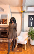 robe fluide chocolat, robe courte manches longues, robe bohème chic automne, robe ceinturée femme, robe tendance automne hiver-beautifulshop