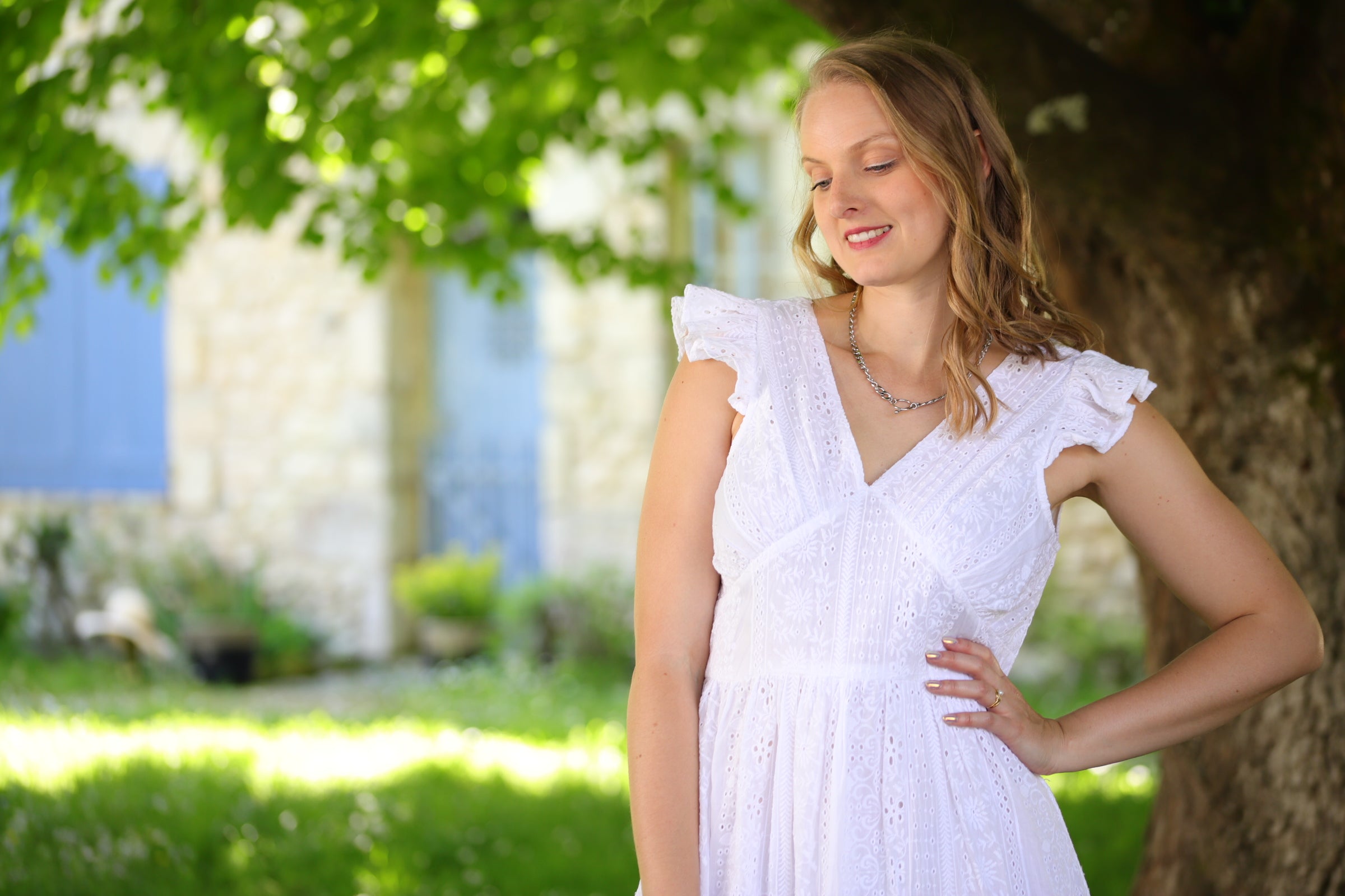 Robe longue blanche brodée – Élégance et fraîcheur estivale - beautifulshop