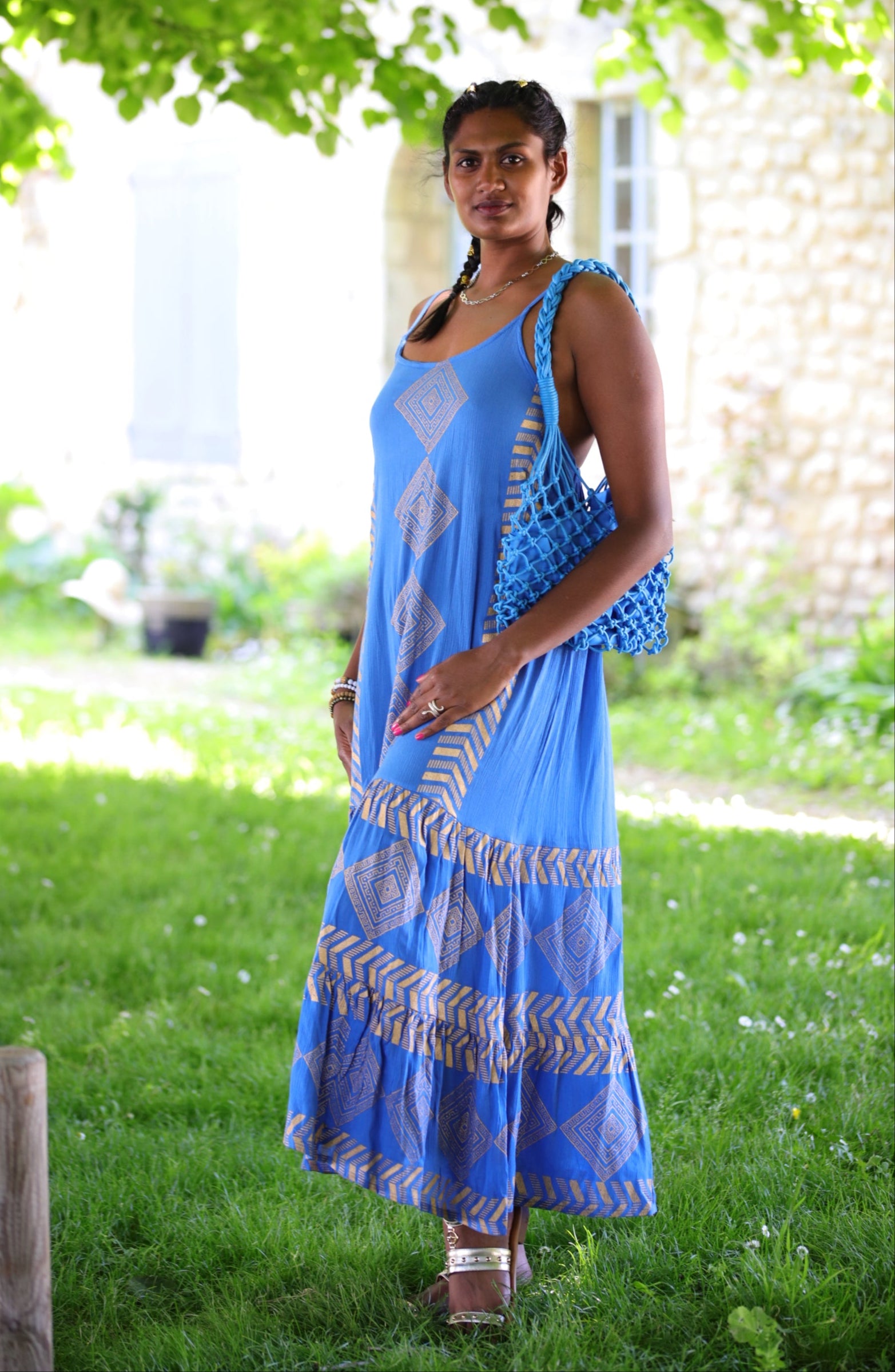 Robe longue bleue à motifs géométriques – Fluidité et style estival - beautifulshop