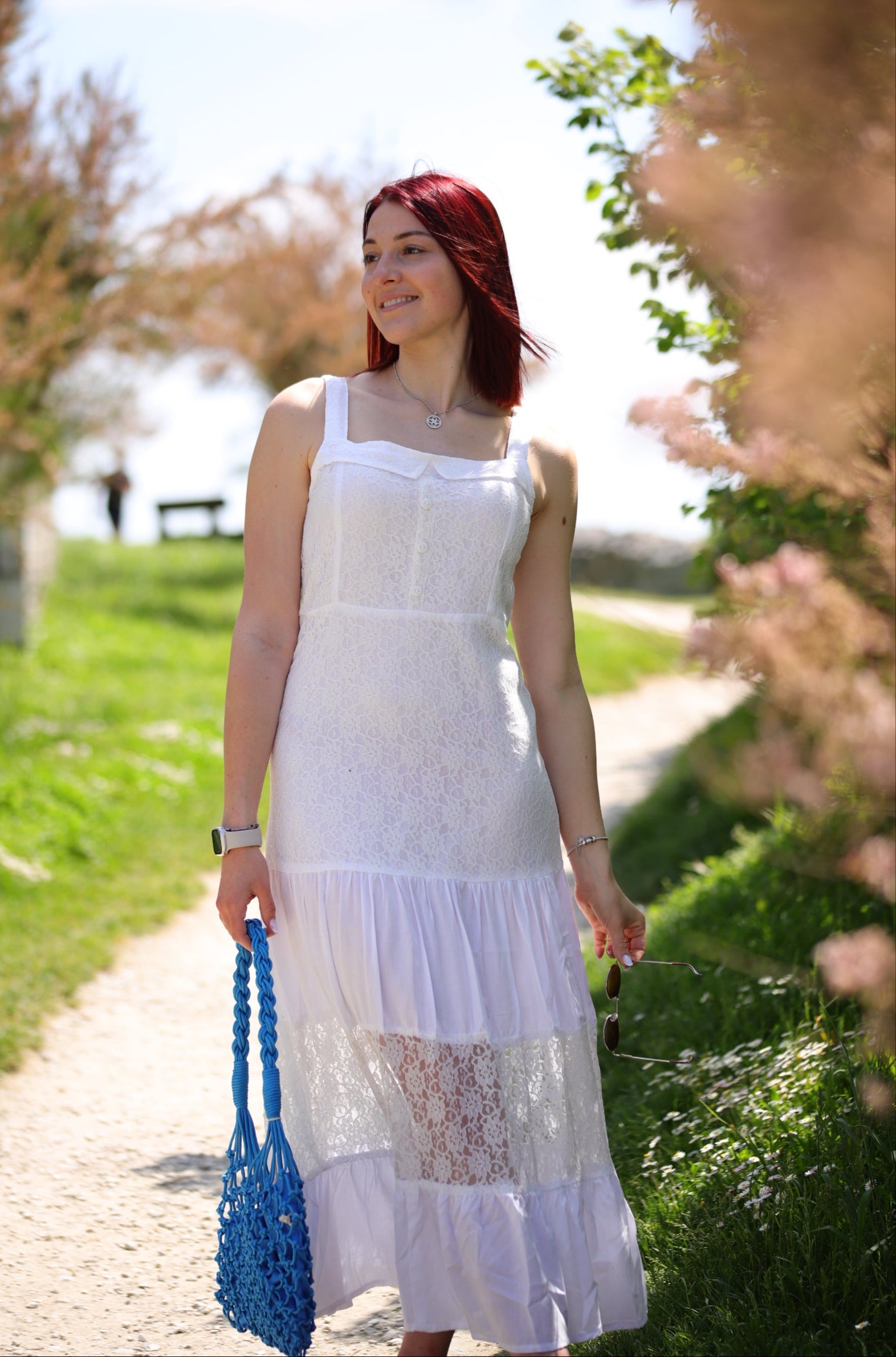 Robe longue blanche à détails brodés – Élégance naturelle et féminine - beautifulshop