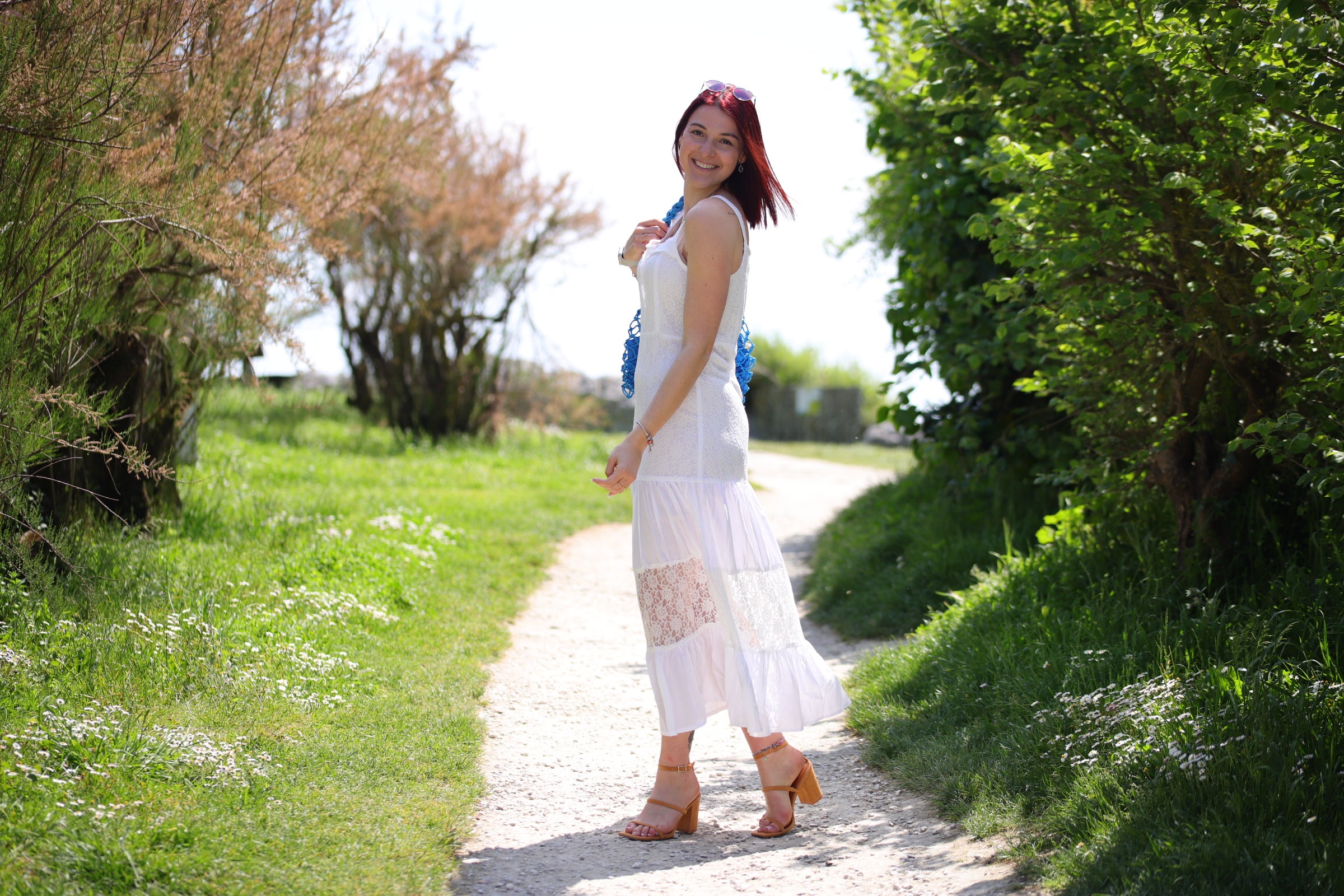 Robe longue blanche à détails brodés – Élégance naturelle et féminine - beautifulshop