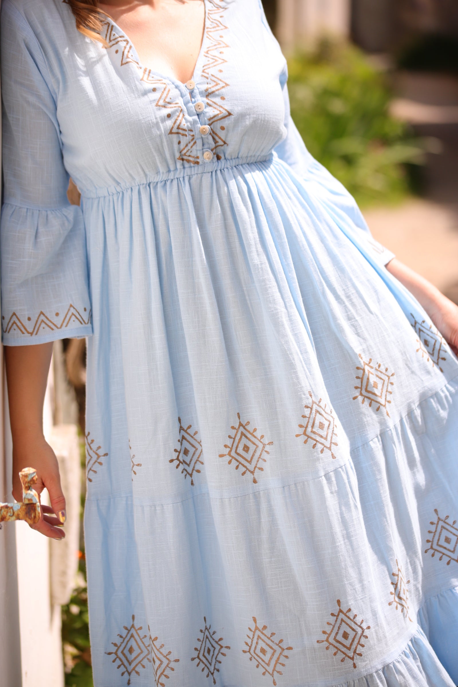 Robe longue bleu ciel brodée – Élégance bohème et confort estival - beautifulshop