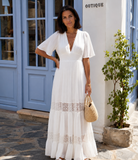     trouver une robe longue blanche fluide, élégante et bohème chic avec dos ouvert et dentelle macramé pour l’été ou une occasion spéciale.