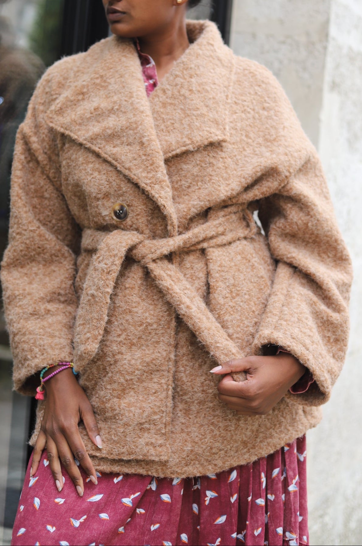 Veste camel ceinturée en tissu bouclé – Beautiful Shop