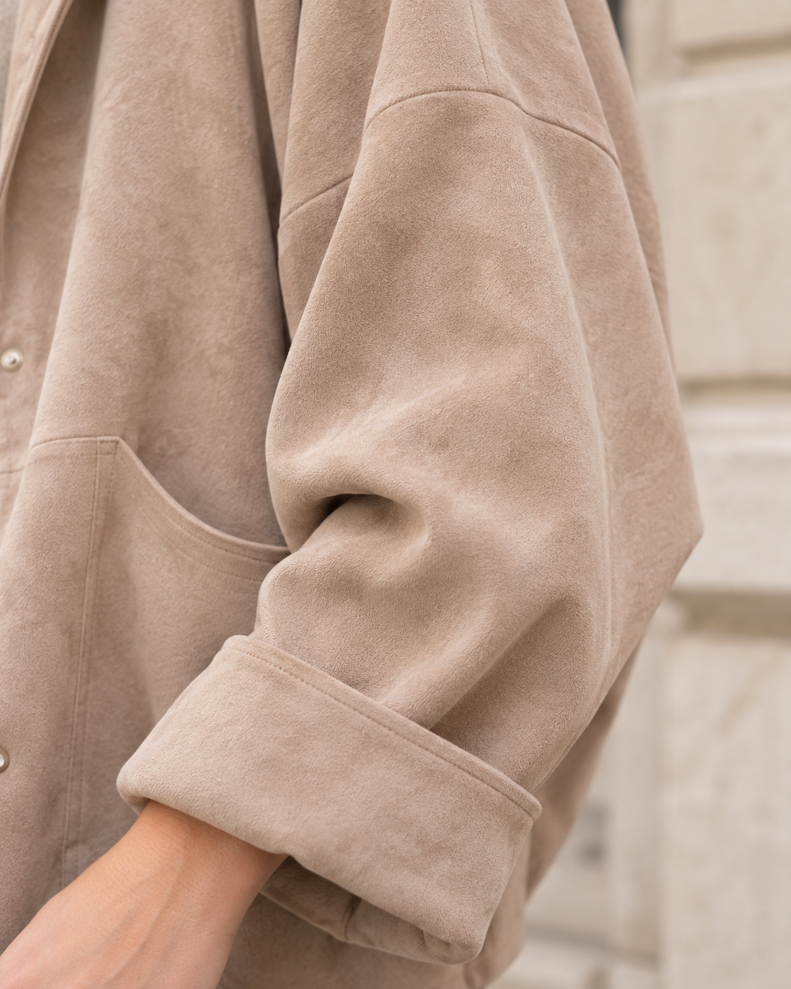 Veste oversize Léonie en suédine – taupe – Beautiful Shop