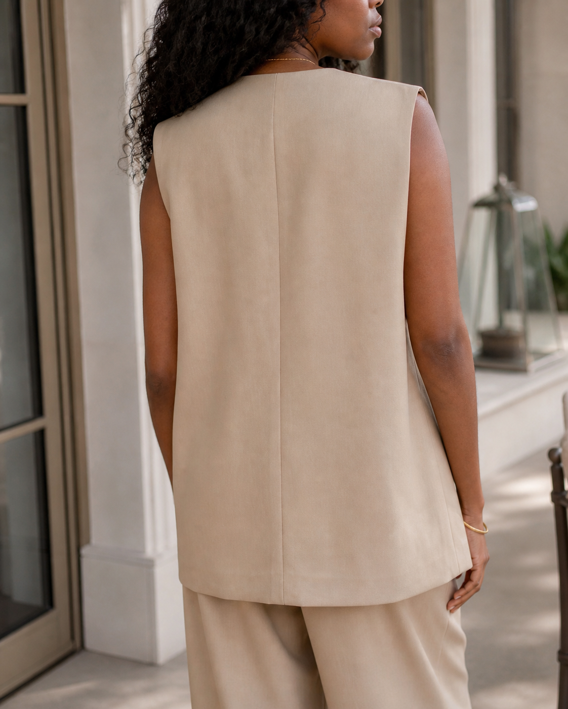     veste-sans-manches-beige-coupe-loose