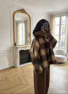 veste carreaux laine femme, veste fausse fourrure hiver, veste chic automne femme, manteau laine à carreaux, veste oversize italienne, veste femme col fourrure synthétique