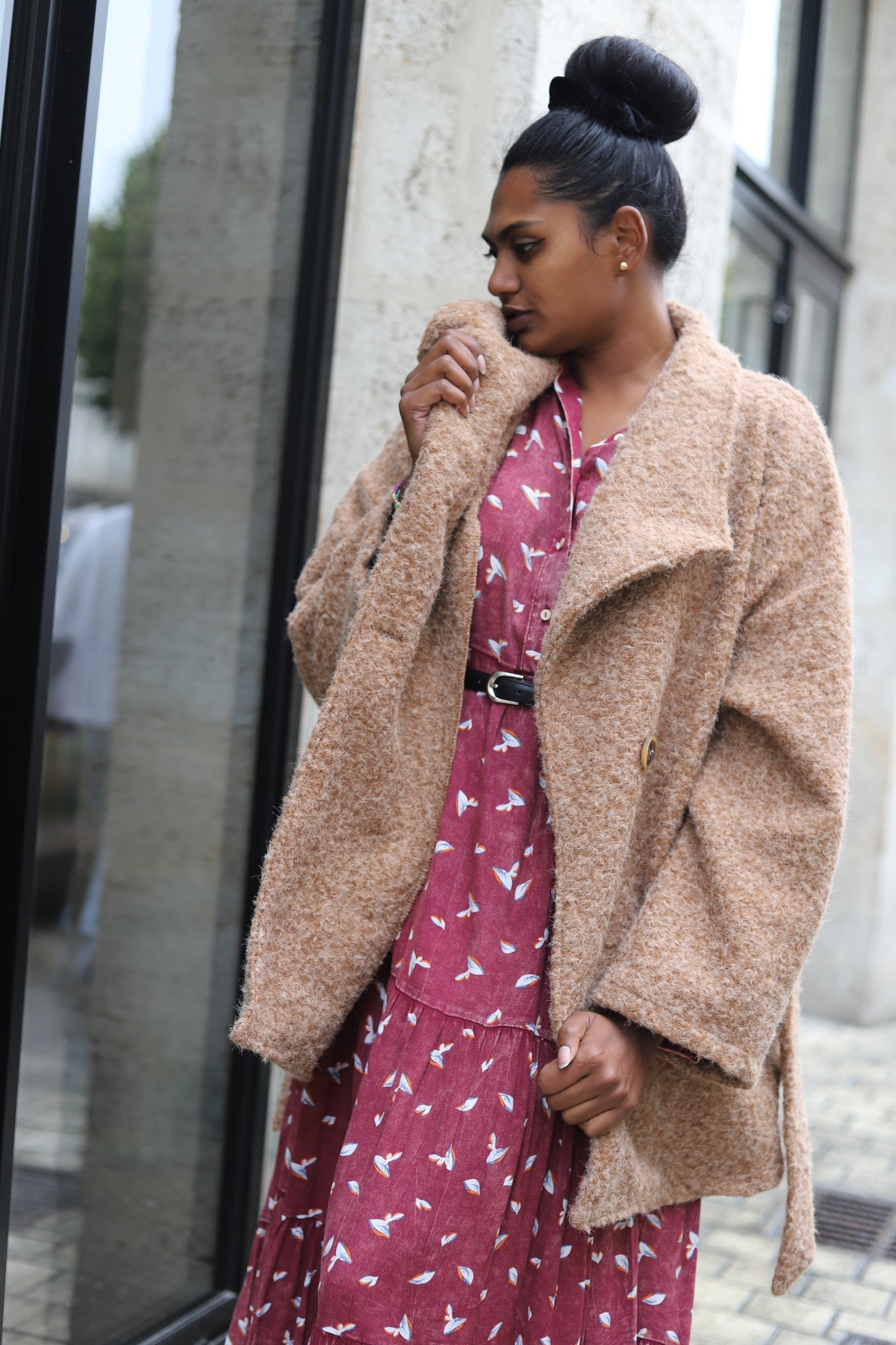 veste femme hiver camel, manteau effet laine bouclée, veste ceinturée chaude, veste italienne femme, manteau tendance automne 2025